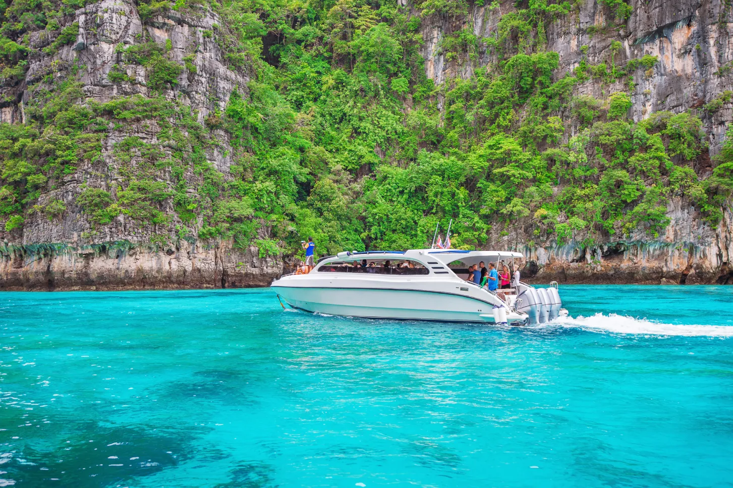 speed boat andaman sea phi phi island krabi thailand